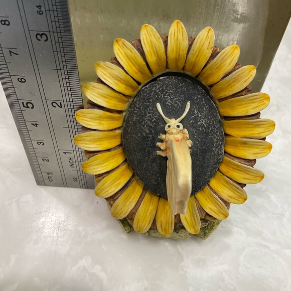 Lord Byron's Harmony Kingdom Garden Sunflower with butterfly, 3” x 4”, Lidded - Picture 9 of 9